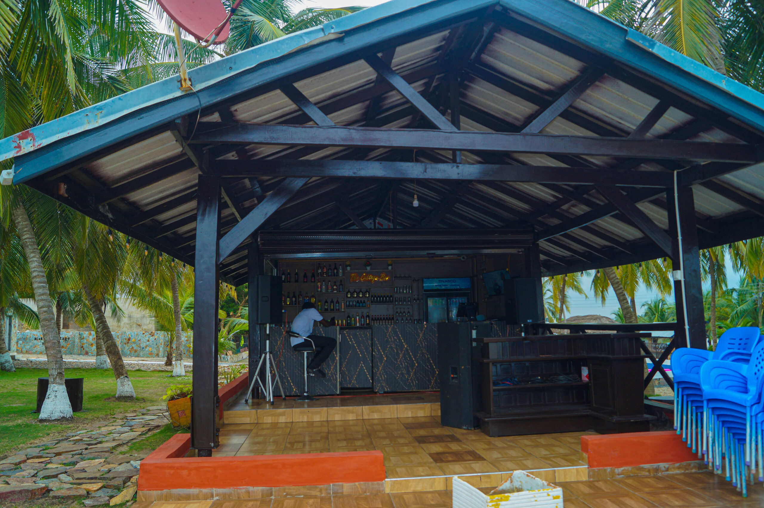 ed's cottage bar